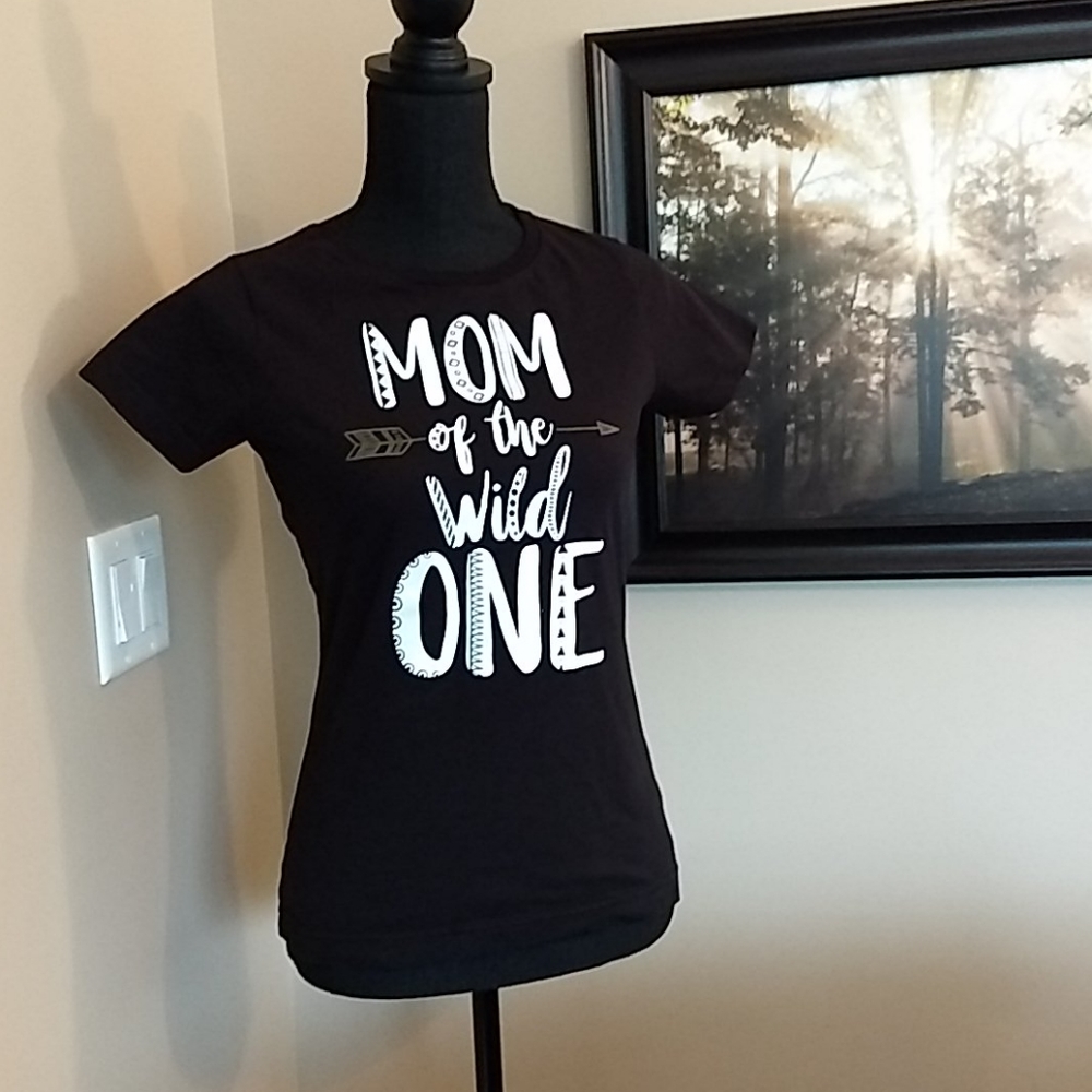 TStars Womenβs T Shirt in black Size S - Momβ of the Wild One - birthday shirt